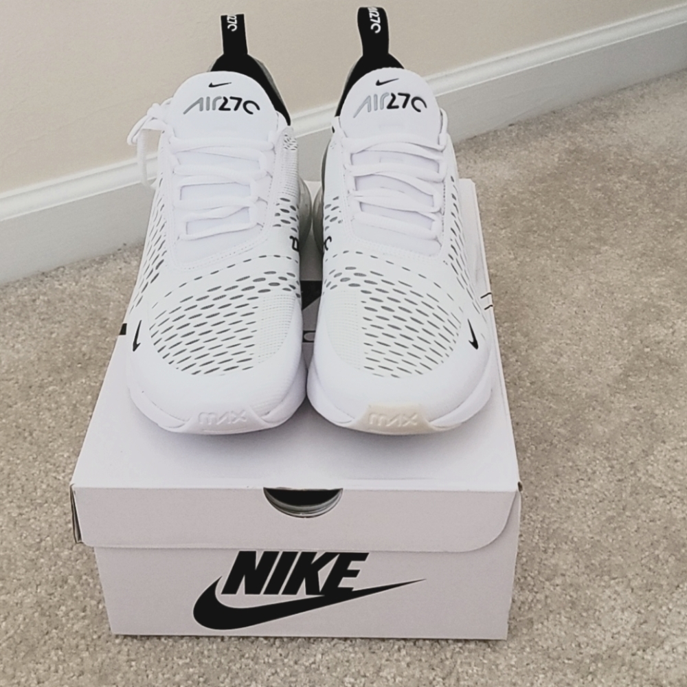 Nike Air Max 270 black and white size 10